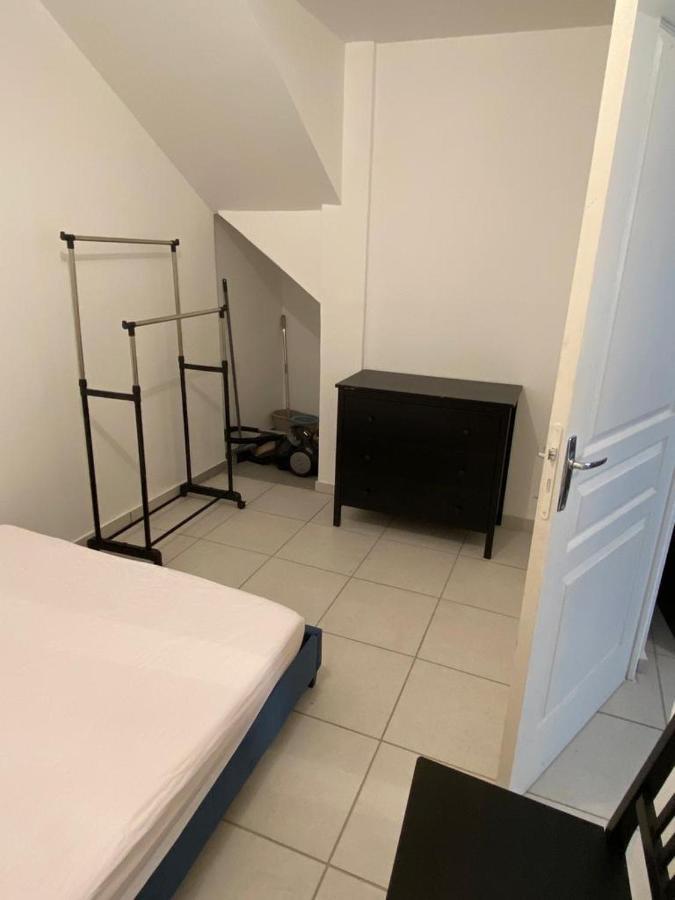 Petit Appartement Calme En Plein Centre Du Village De Ribiers Kültér fotó